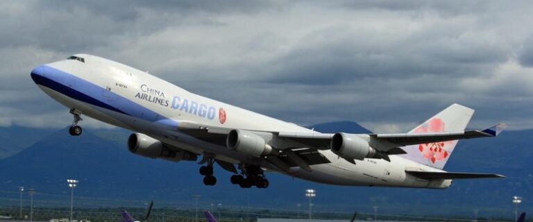 Lightning bolts endanger Boeing 747 Jumbos, warns FAA