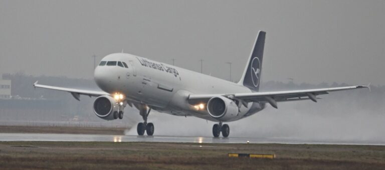 Lufthansa Cargo – small cracks, big noise