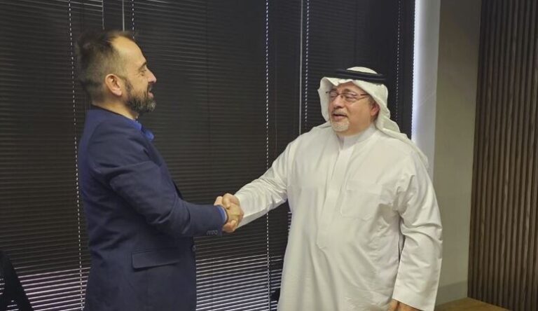 Chapman Freeborn and AJEX Logistics sign agreement