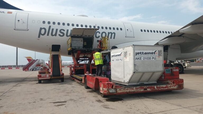 Plus Ultra Líneas Aéreas renews Jettainer contract