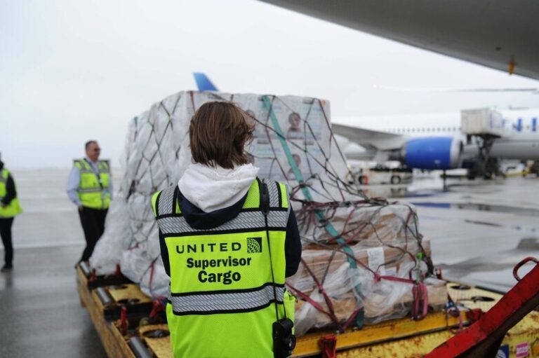 United Cargo, Airlink Inc. and Good360 uplift aid to Hawaii